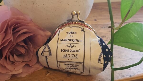 vintage French typography purse landscape Handmade Sewing Equipment Pattern Coin Purse | Vintage Clasp Pouch Gift